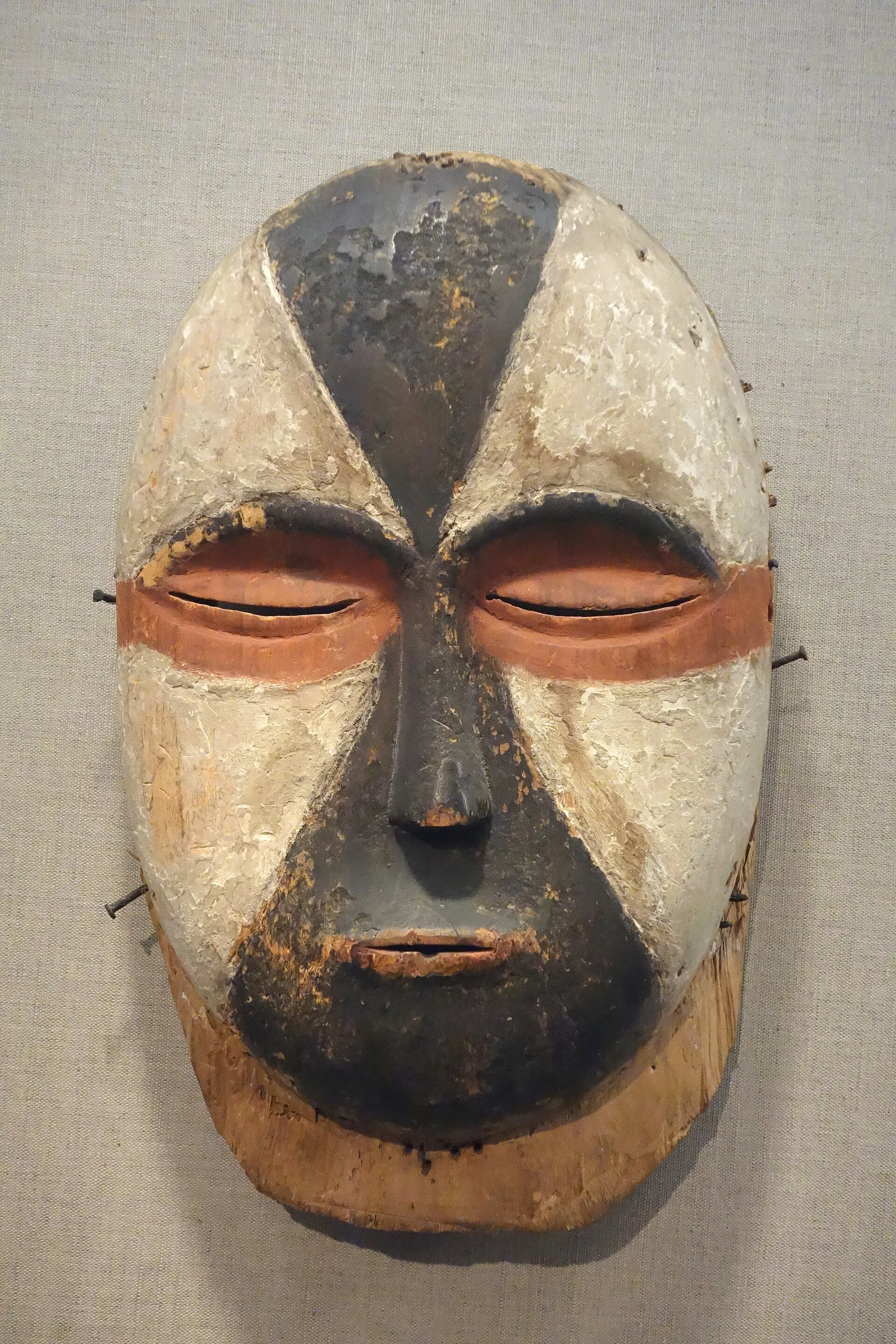 Masque facial blanc et noir à coiffe, Galwa ou Mpongwè